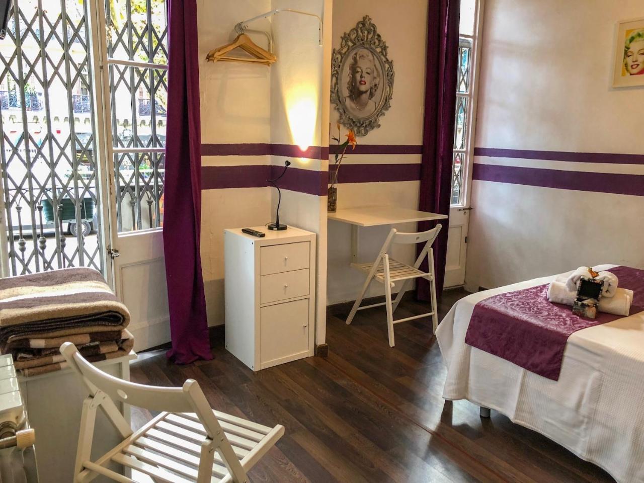 La Isla Hostal Барселона Экстерьер фото