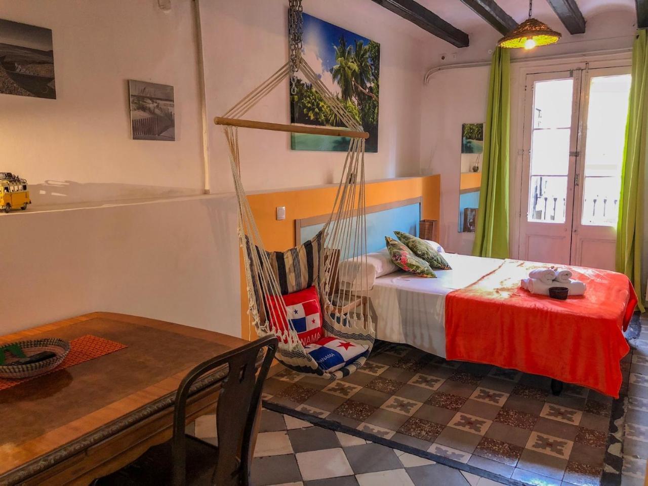La Isla Hostal Барселона Экстерьер фото