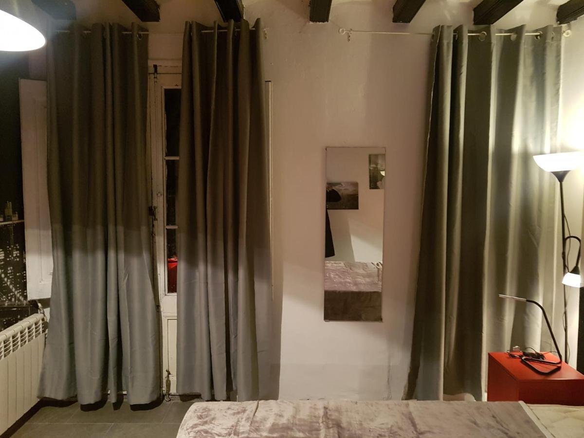 La Isla Hostal Барселона Экстерьер фото